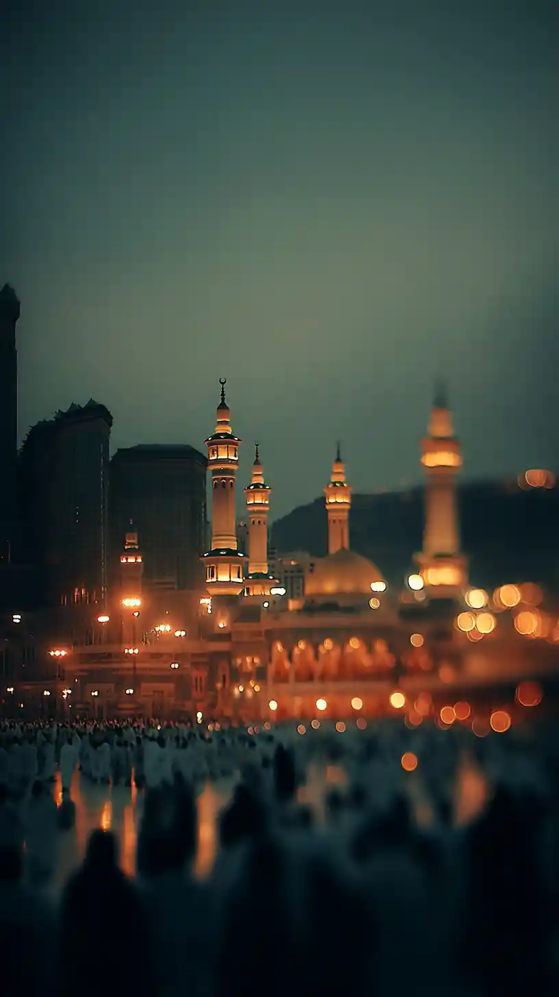 Pellegrini che Circondano la Kaaba nella Grande Moschea all’Alba