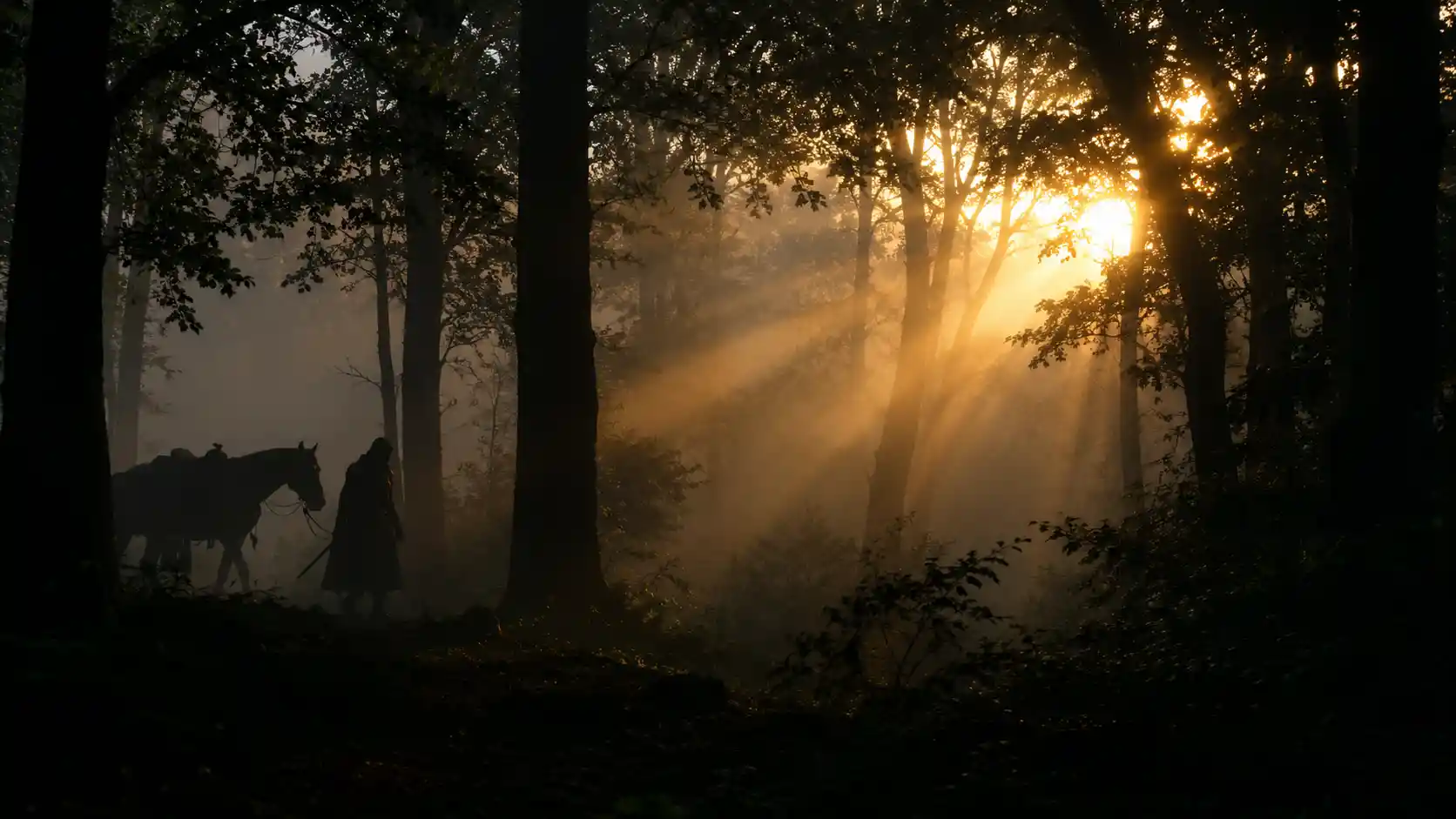 Un chevalier mène son cheval dans une forêt brumeuse à l'aube
