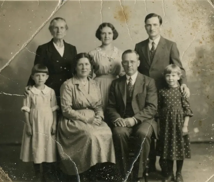 bringing old photo to life example in piclumen
